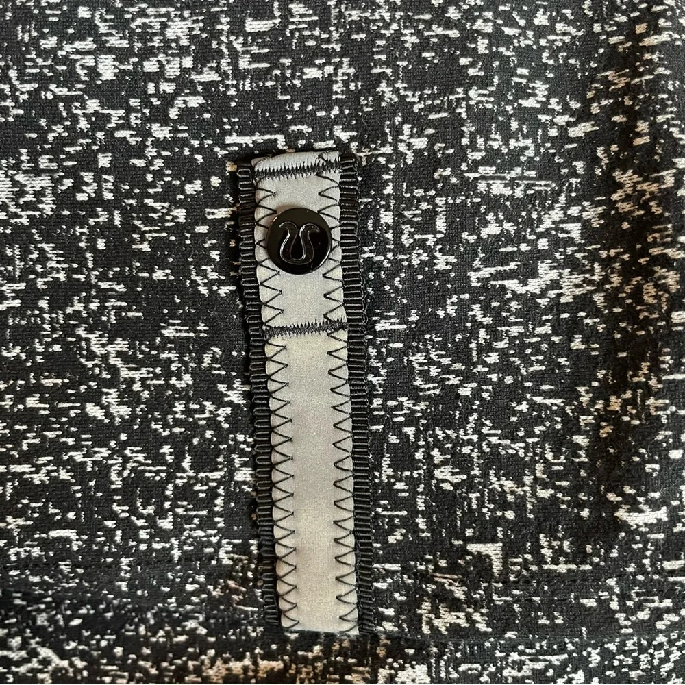 Lululemon vinyasa wrap scarf shawl 7502 - Picture 4 of 5